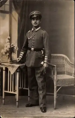 Foto Ak Deutscher Soldat in Uniform, Portrait, Kaiserzeit