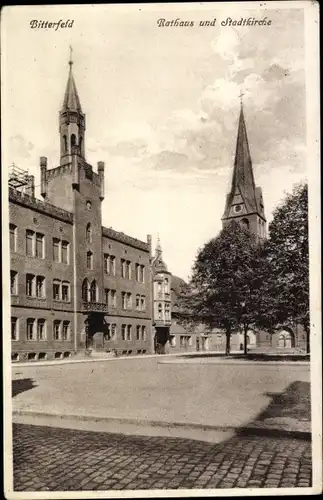 Ak Bitterfeld in Sachsen Anhalt, Rathaus und Stadtkirche