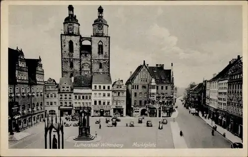 Ak Lutherstadt Wittenberg, Marktplatz, Kirche, Passanten