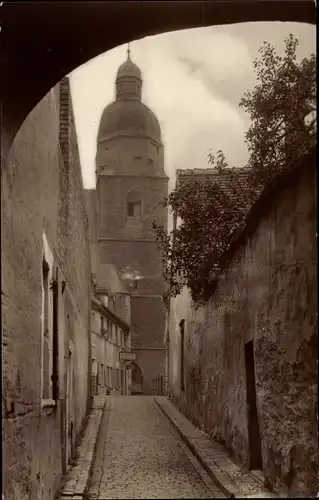Ak Lutherstadt Eisleben, Blick durchs dunkle Tor