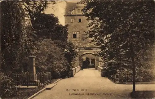 Ak Merseburg an der Saale, Schlossbrücke mit Nollendorf Denkmal