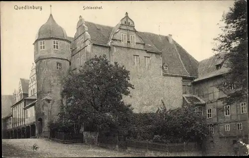 Ak Quedlinburg im Harz, Schlosshof