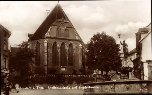 Ak Arnstadt in Thüringen, Bonifaziuskirche und Hopfenbrunnen