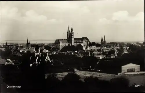 Ak Quedlinburg im Harz, Blick über die Dächer, Kirchtürme