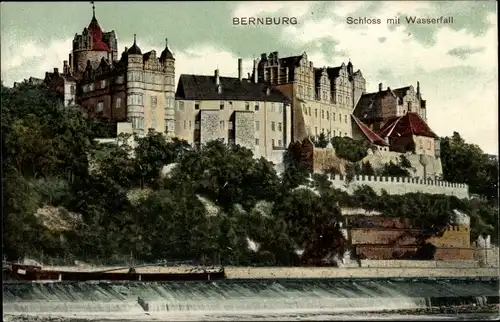 Ak Bernburg an der Saale, Schloss mit Wasserfall