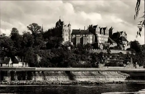 Ak Bernburg an der Saale, Schloss vom Rosenhag aus gesehen