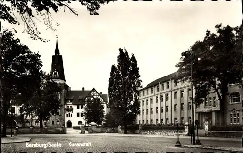 Ak Bernburg an der Saale Salzlandkreis, Blick auf Kuranstalt