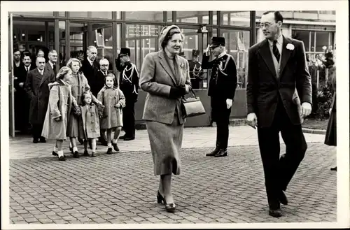 Ak Juliana der Niederlande, Prinzessinnen, Prinz Bernhard, Schiphol 1955, Reise nach Mexiko