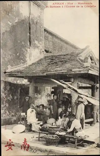 Ak Hue Annam Vietnam, Marchands et Barbiers à l'Entrée de la Citadelle