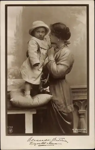 Ak Prinzessin Alexandra Viktoria von Preußen mit Sohn, NPG 4792