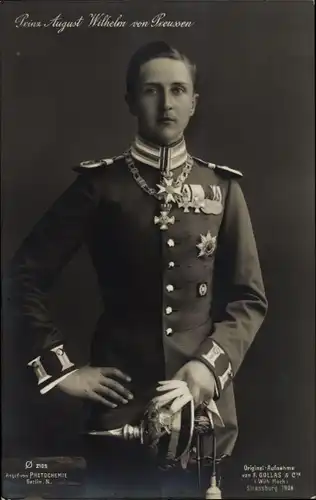 Ak August Wilhelm Prinz von Preußen, Portrait in Uniform, Orden