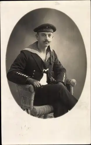 Foto Ak Deutscher Seemann in Uniform, Artillerie, Kaiserliche Marine