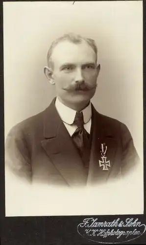 CdV Mann im Anzug, Portrait mit Eisernem Kreuz