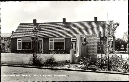 Ak Zonnemaire Zeeland, Borstbeeld Prof. Zeeman, Bijlstraat