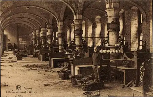 Ak Ypres Westflandern, Interieur du marché couvert, Innenansicht der Markthalle, Stände