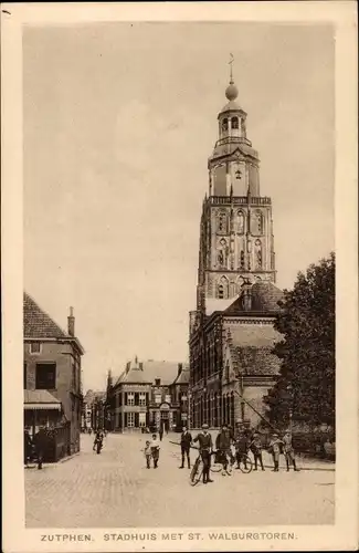 Ak Zutphen Gelderland, Stadhuis met St. Walburgtoren