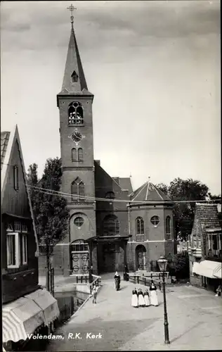 Ak Volendam Nordholland Niederlande, R. K. Kerk