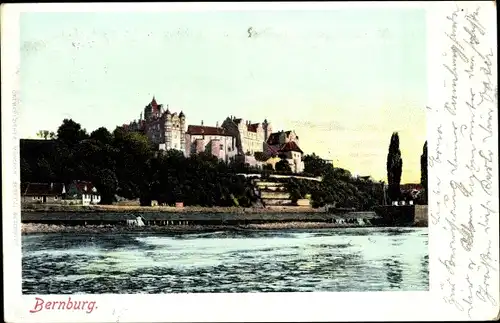Ak Bernburg an der Saale, Blick von der Saale auf das Schloss
