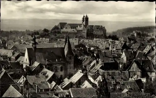 Ak Quedlinburg im Harz, Blick über die Dächer auf das Schloss