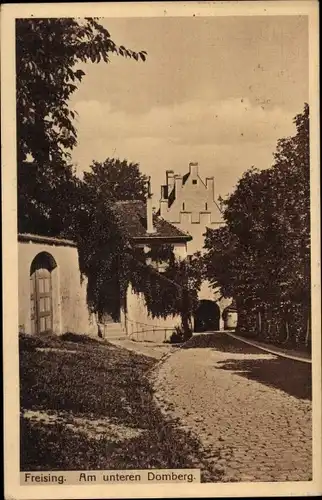 Ak Freising in Oberbayern, Straßenpartie Am unteren Domberg