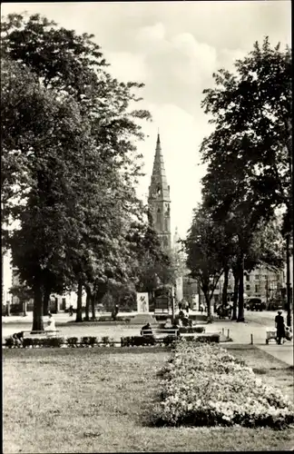 Ak Dessau in Sachsen Anhalt, Dimitroffplatz und katholische Kirche