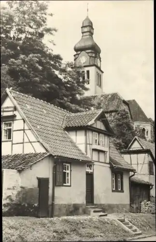 Ak Oldisleben im Kyffhäuserkreis, Hausansicht mit Kirchturm