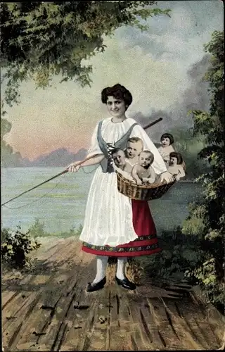 Ak Frau in Tracht hat Babys gefangen, Korb voller Babys, Fotomontage