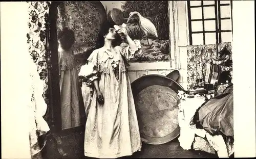 Ak Parisiennes fin de siecle, Wohnstube, Frau, Spiegel, Garderobe, Unterwäsche