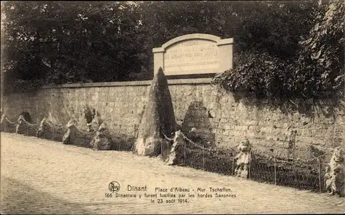 Ak Dinant Wallonien Namur, Place d'Albeau, Mur Tschoffen, Monument 23 aout 1914