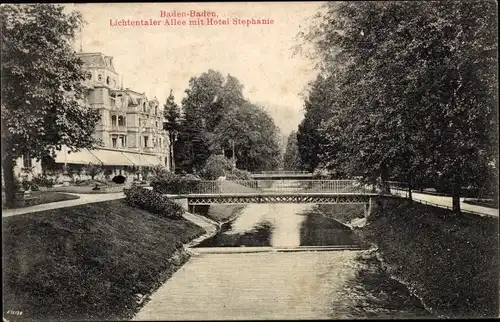 Ak Baden Baden am Schwarzwald, Lichtentaler Allee mit Hotel Stephanie, Brücke