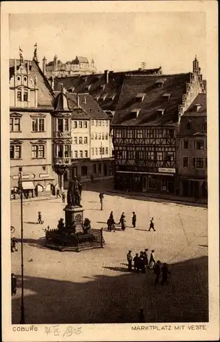 Ak Coburg in Oberfranken, Marktplatz mit Veste, Denkmal