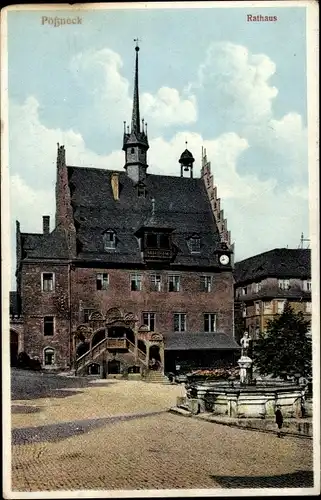 Ak Pößneck in Thüringen, Partie am Rathaus, Brunnen