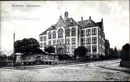 Ak Northeim Niedersachsen, Gymnasium, Außenansicht, Straße