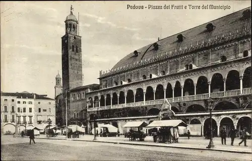 Ak Padova Padua Veneto, Piazza dei Frutti e Torre del Municipio