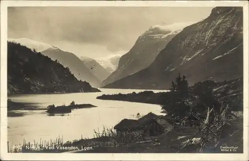 Ak Loen Norwegen, Ved Vasenden, Partie im Fjord, Berge