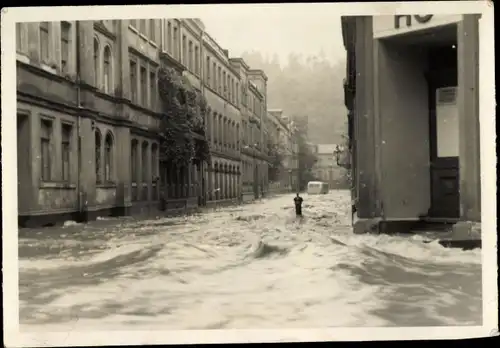 Foto Greiz im Vogtland, Mittelstraße mit HO Fleischerei, Hochwasser 1954