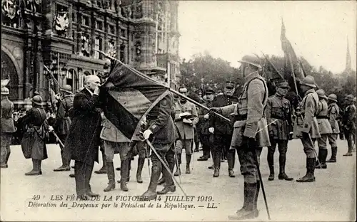 Ak Paris, Fêtes de la Victore, 14 Juillet 1919, Décration des Drapeaux, Président
