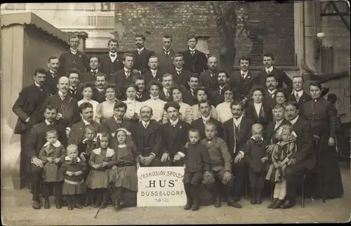 Foto Ak Düsseldorf am Rhein, Ceskoslov. Spolek Hus 1910, Gruppenbild