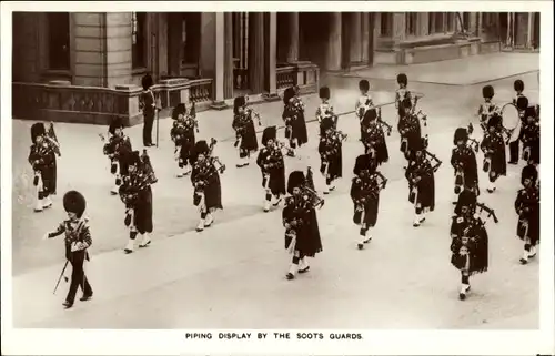 Ak Schottland, Piping display by the Scots Guards