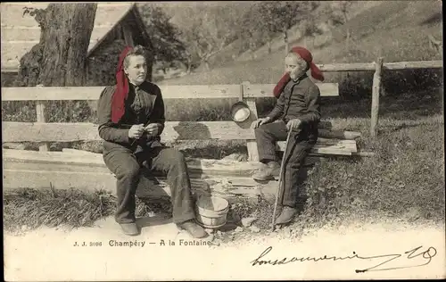 Ak Champéry Kanton Wallis, A la Fontaine, Schweizerische Tracht