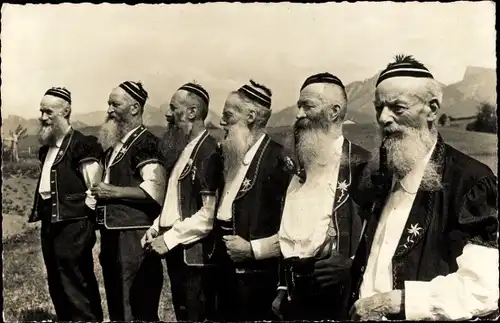 Ak Armaillis de la Gruyere, Männer in schweizerischen Trachten