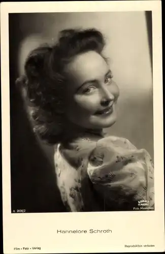 Ak Schauspielerin Hannelore Schroth, Portrait, Bavaria Filmkunst, Der Hauptmann von Köpenick