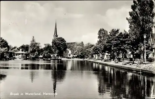 Ak Broek in Waterland Nordholland Niederlande, Havenrak, Kirche, Partie am Wasser