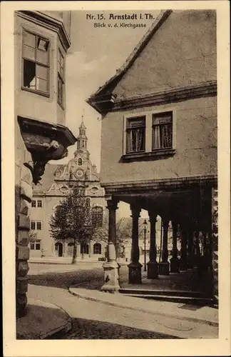 Ak Arnstadt Thüringen, Blick v. d. Kirchgasse auf Giebelhaus mit Arkaden