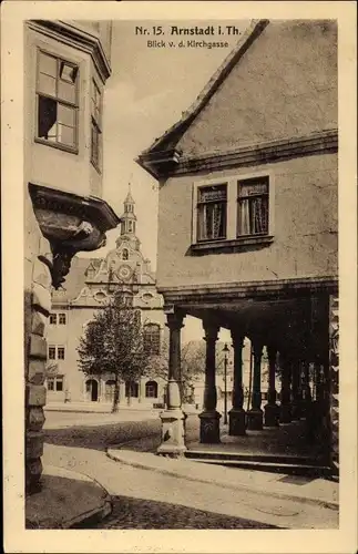 Ak Arnstadt Thüringen, Blick v. d. Kirchgasse auf Giebelhaus mit Arkaden