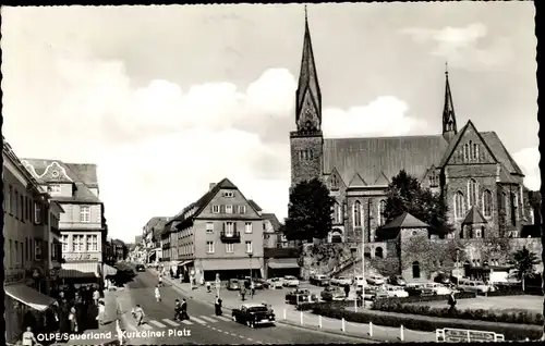 Ak Olpe im Sauerland Westfalen, Kurkölner Platz, Kirche