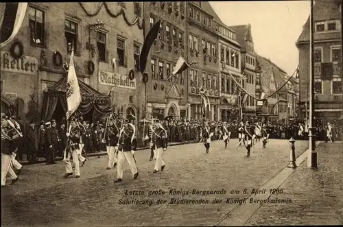 Ak Freiberg in Sachsen, Obermarkt, Parade der Bergleute vor Sr. Majestät dem König von Sachsen