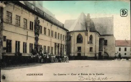 Ak Oudenaarde Audenarde Ostflandern, La Caserne, Cour et Entree de la Cantine