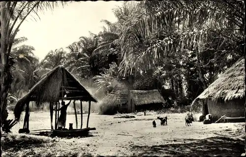 Ak Afrique Noire, Village Africain, Afrikanisches Dorf, Häuser, Strohdächer