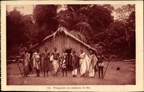 Ak Piroguiers en costume de Fête, Afrikaner in Festtrachten